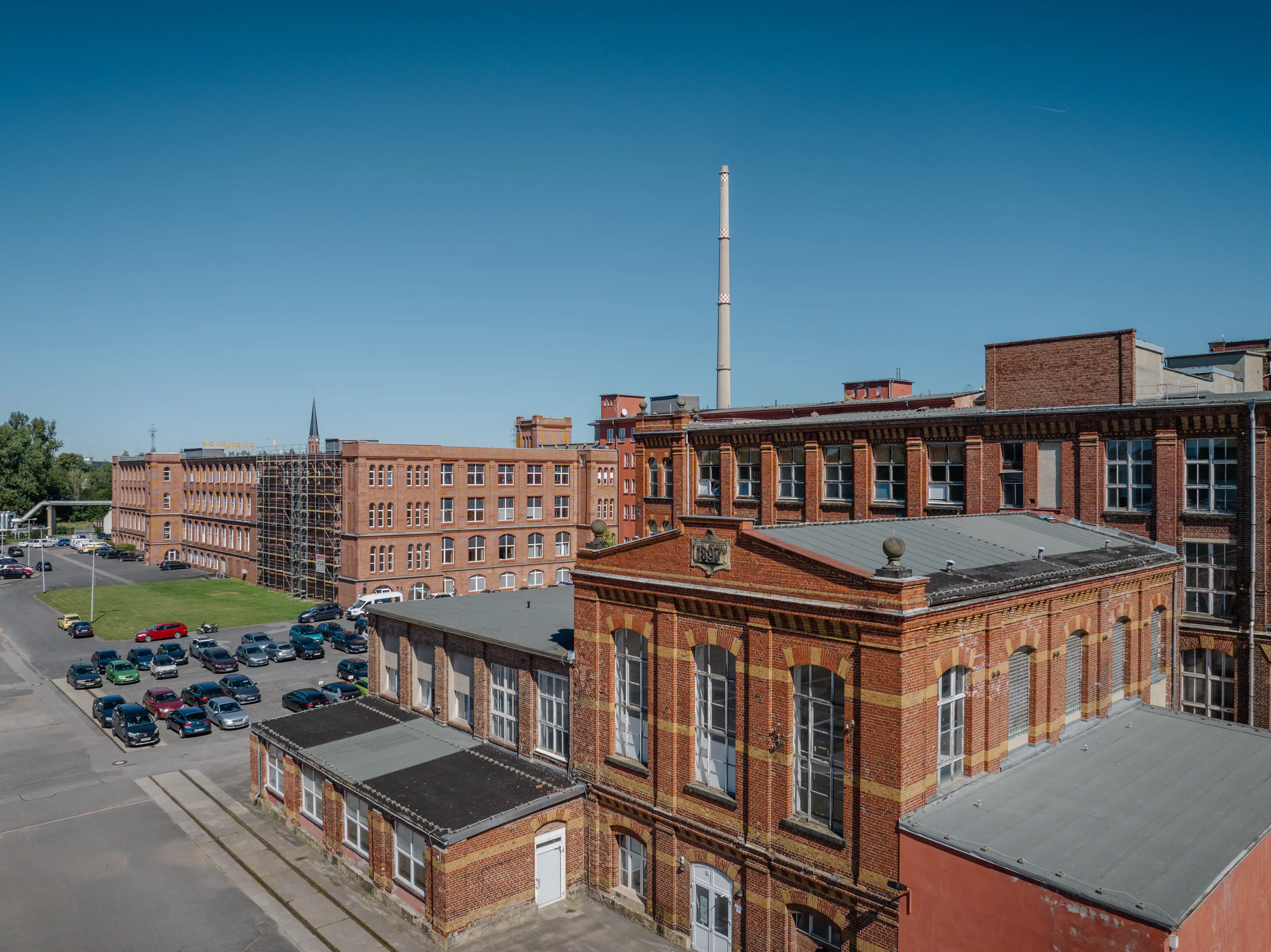 Moderner Europark Chemnitz - Sanierte Industriegebäude